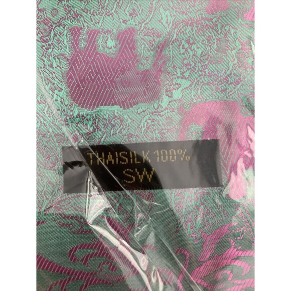 100% Thaisilk Silk Scarf Light Green w/ Pink Elephants Tasseled Edging Silk B1 - Picture 3 of 4